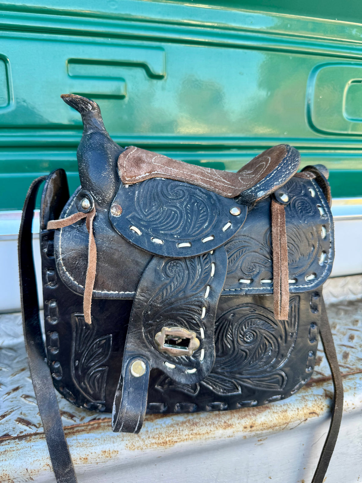 Saddle purse