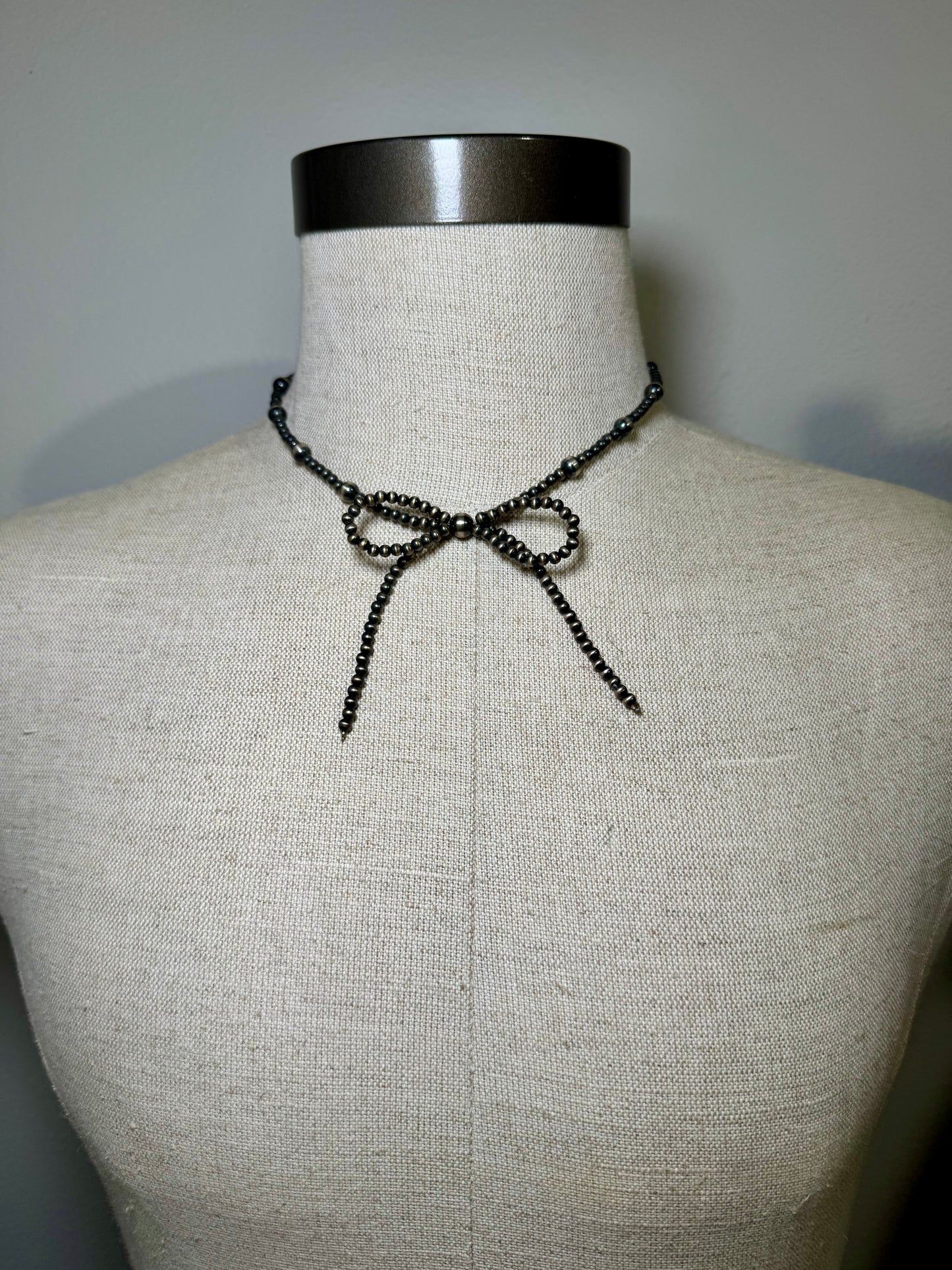 Pearl bow necklace