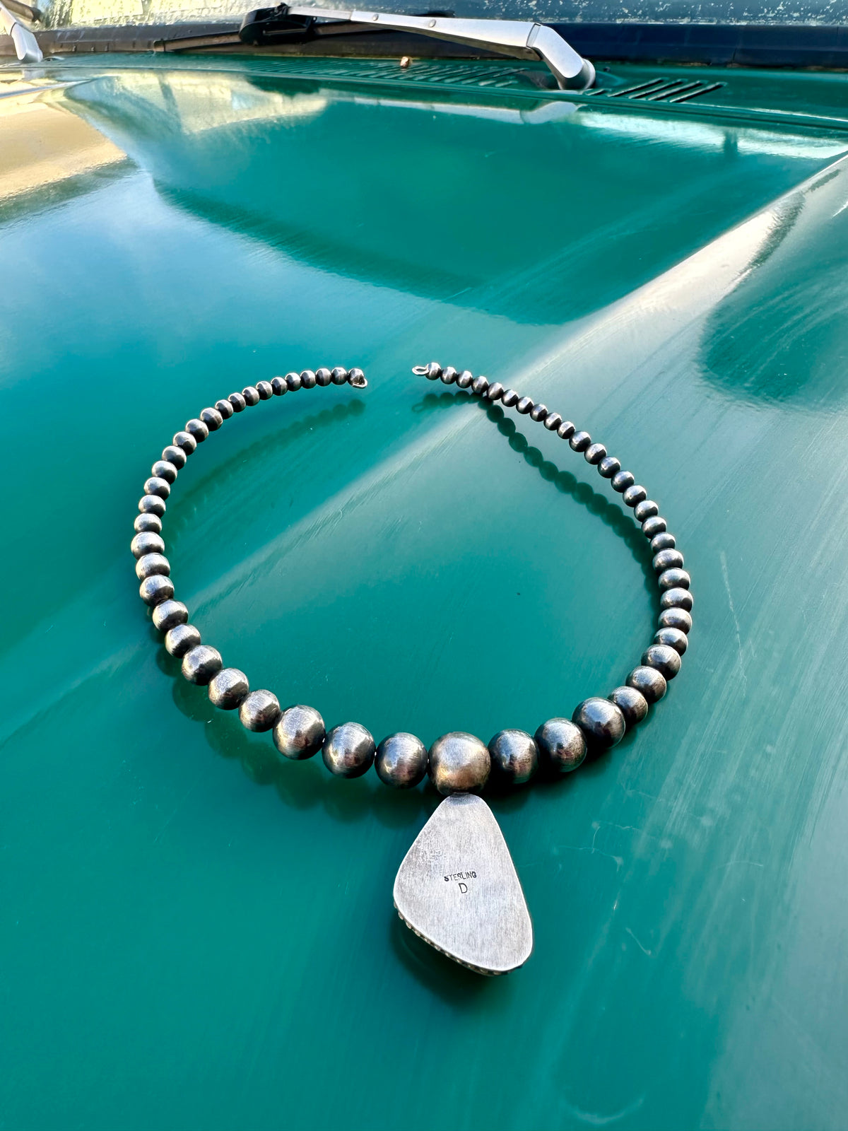 Turning heads choker