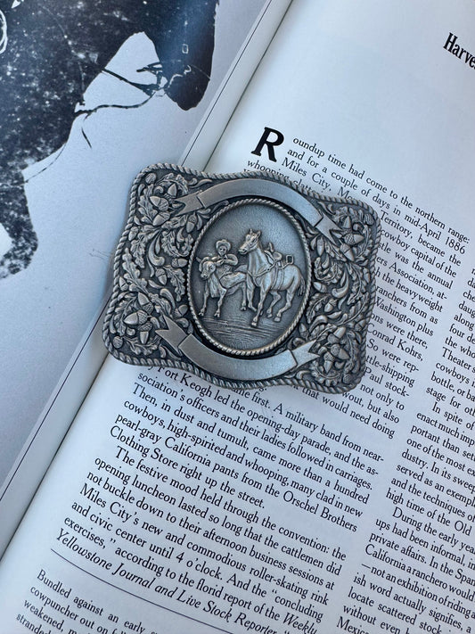 Steer wrestler buckle