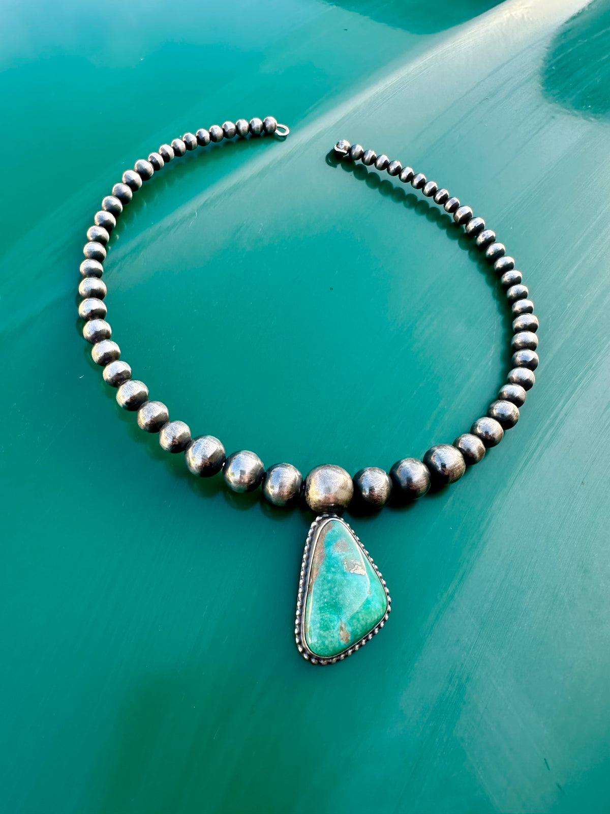 Turning heads choker
